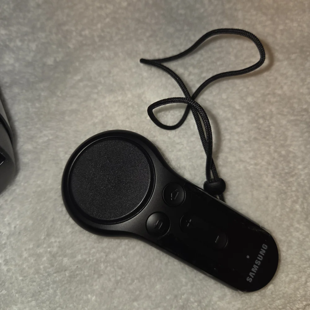 Samsung Black VR Headset with Controller